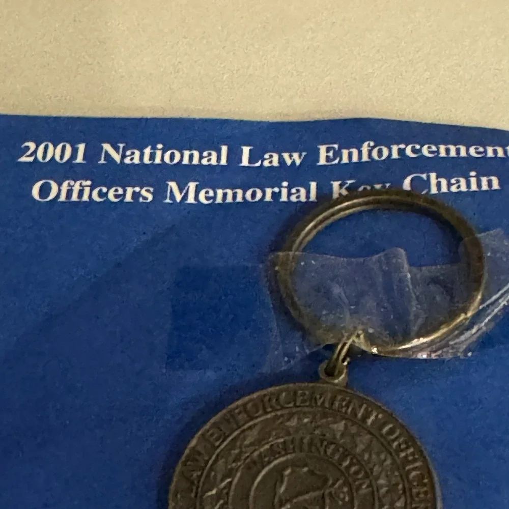 2001 National Law‎ Enforcement Officers Memorial Keychain Key Ring